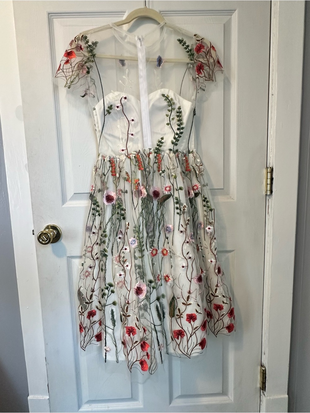 Never worn | Handmade White Floral Embroidery Wedding Dress | Size 4